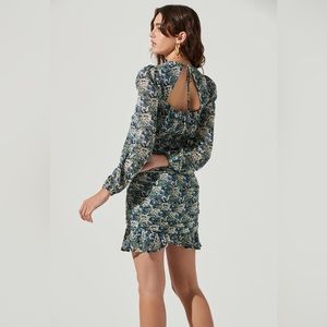 New ASTR Smocked Waist Ruched Dress Floral print Women’s Size Medium